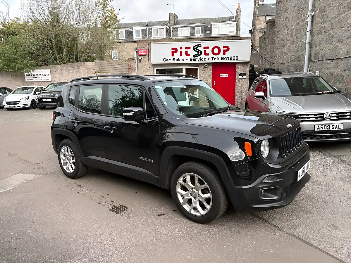 Used 2017 Jeep Renegade Longitude Black - Front View