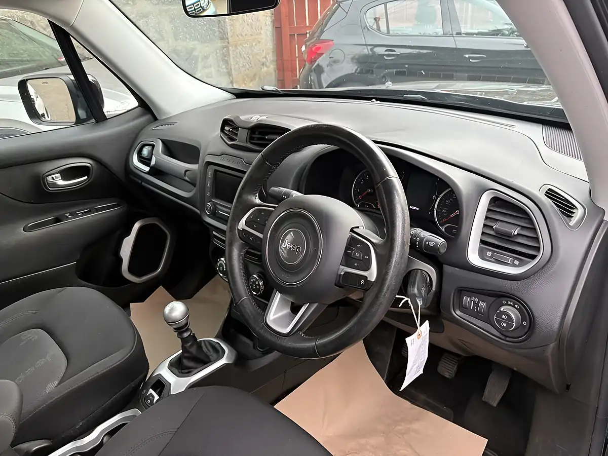 Used 2017 Jeep Renegade Longitude Black - Interior and Exterior details 11