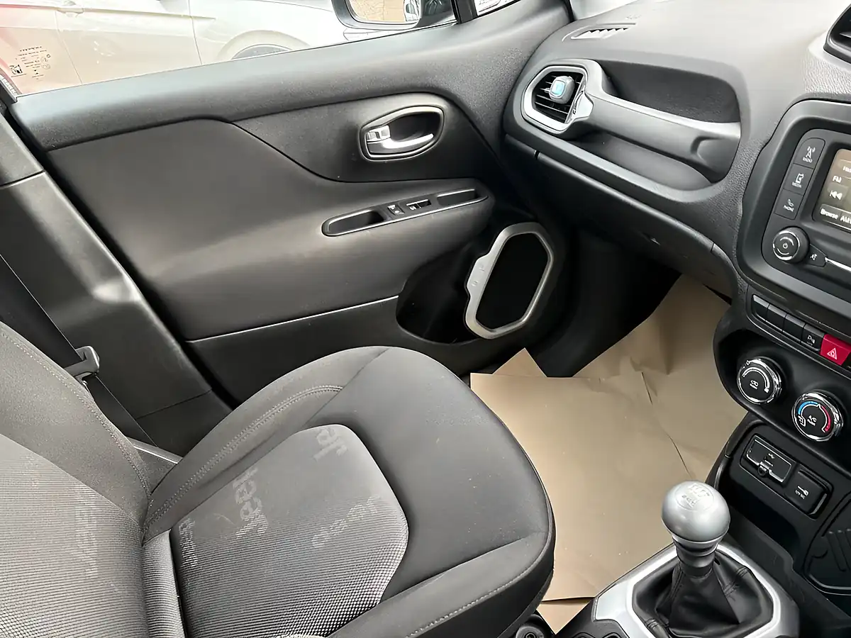 Used 2017 Jeep Renegade Longitude Black - Interior and Exterior details 16