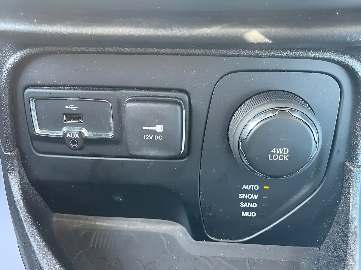 Used 2017 Jeep Renegade Longitude Black - Interior and Exterior details 18