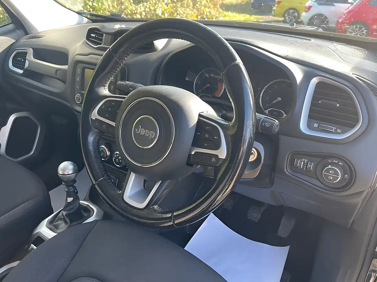 Used 2017 Jeep Renegade Longitude Black - Interior and Exterior details 5