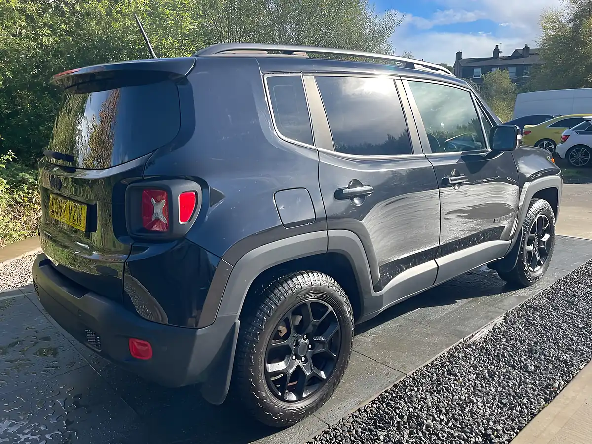 Used 2017 Jeep Renegade Longitude Black - Interior and Exterior details 6