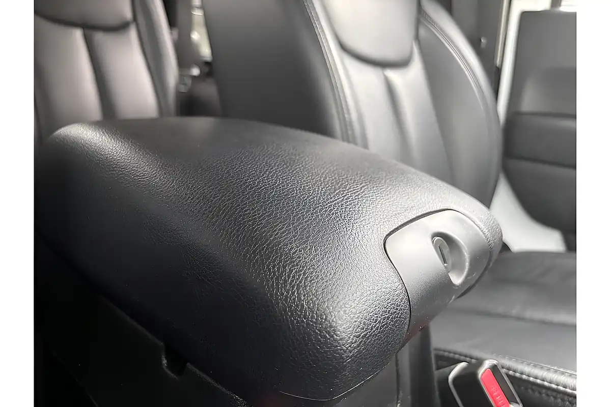 Used 2017 Jeep Wrangler Overland Bright White Clear Coat - Interior and Exterior details 13