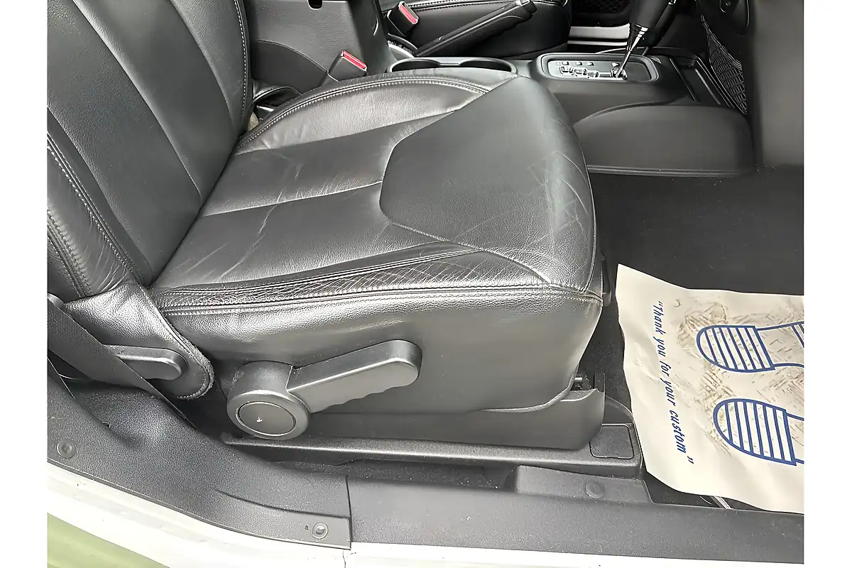 Used 2017 Jeep Wrangler Overland Bright White Clear Coat - Interior and Exterior details 17