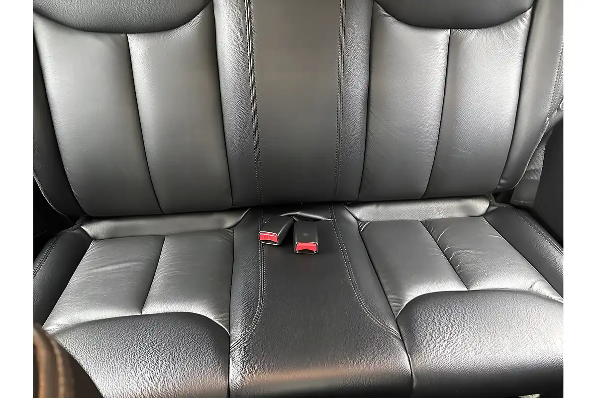 Used 2017 Jeep Wrangler Overland Bright White Clear Coat - Interior and Exterior details 18