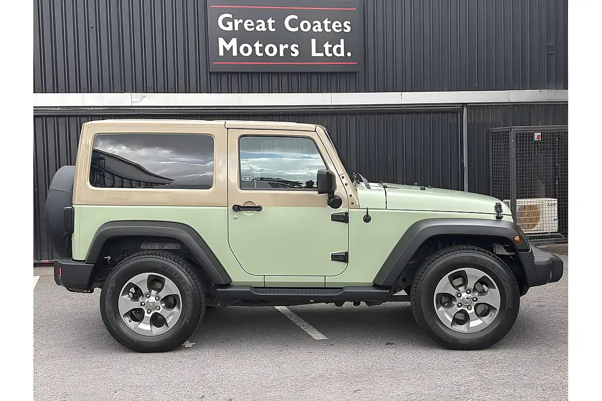 Used 2017 Jeep Wrangler Overland Bright White Clear Coat - Interior and Exterior details 5