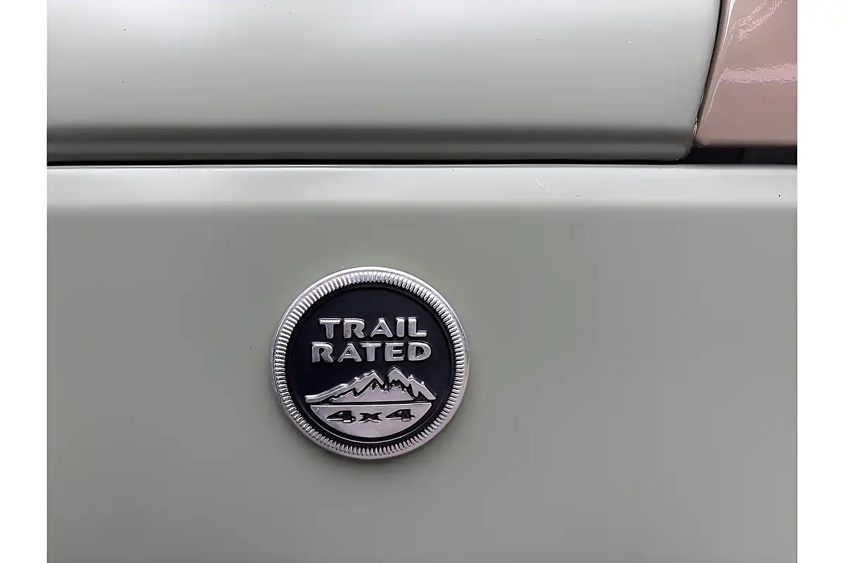 Used 2017 Jeep Wrangler Overland Bright White Clear Coat - Interior and Exterior details 7