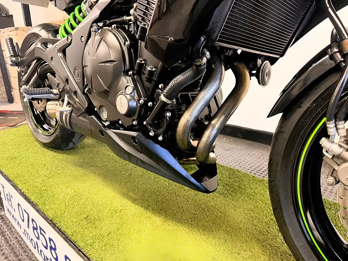 Used 2017 Kawasaki ER-6N Naked Green - Interior and Exterior details 11