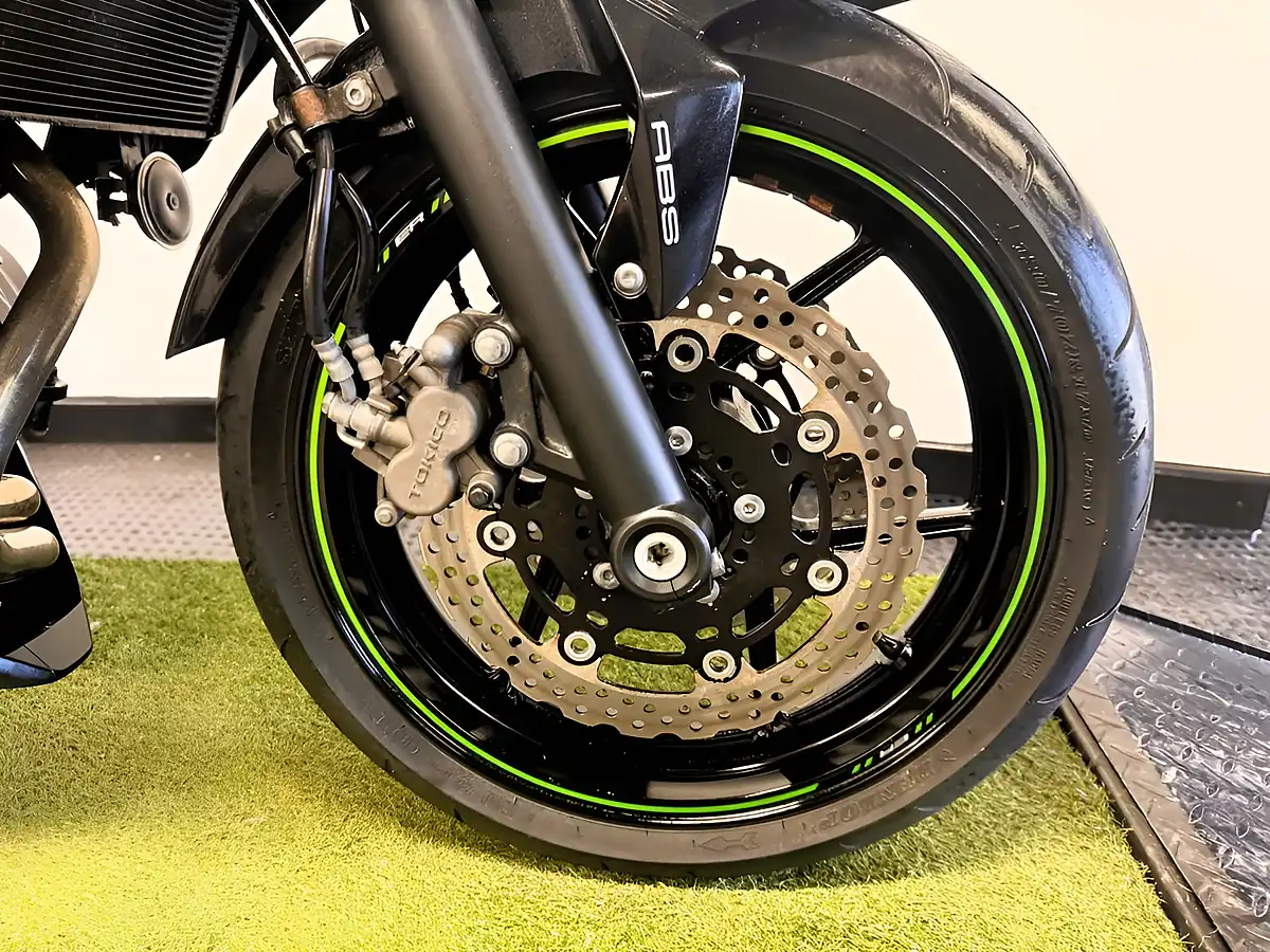 Used 2017 Kawasaki ER-6N Naked Green - Interior and Exterior details 12