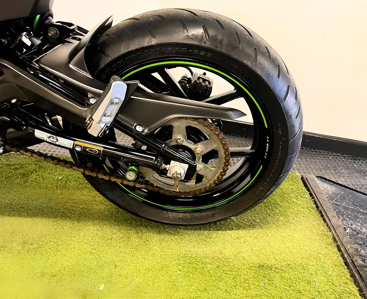 Used 2017 Kawasaki ER-6N Naked Green - Interior and Exterior details 18