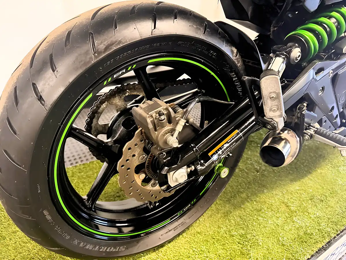 Used 2017 Kawasaki ER-6N Naked Green - Interior and Exterior details 3