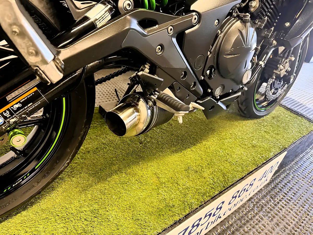 Used 2017 Kawasaki ER-6N Naked Green - Interior and Exterior details 4