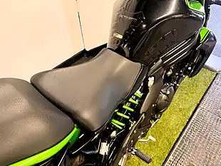 Used 2017 Kawasaki ER-6N Naked Green - Interior and Exterior details 6