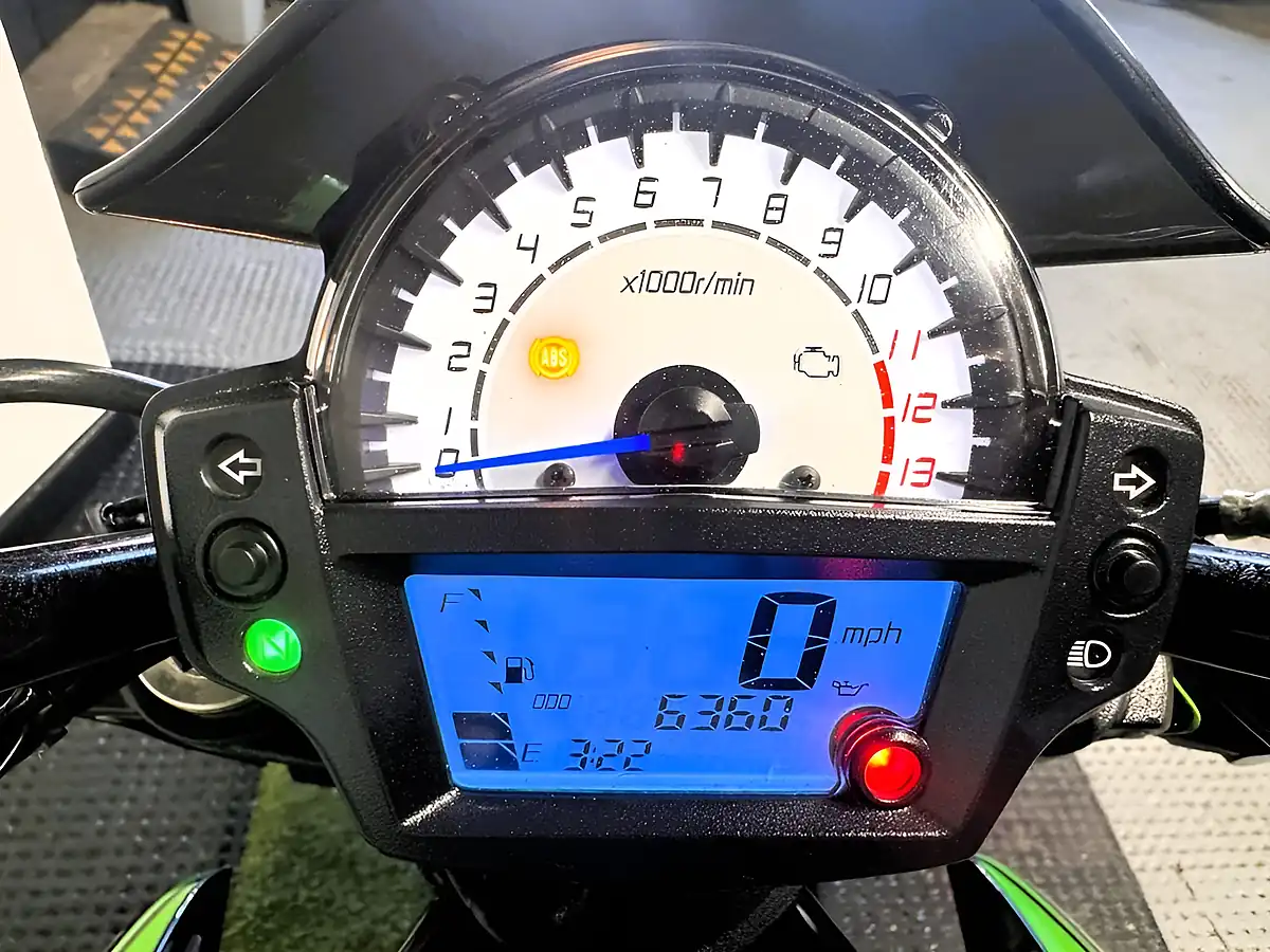 Used 2017 Kawasaki ER-6N Naked Green - Interior and Exterior details 8