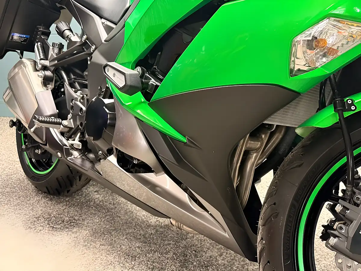Used 2017 Kawasaki Z1000SX Sports Tourer Green - Interior and Exterior details 12