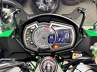 Used 2017 Kawasaki Z1000SX Sports Tourer Green - Interior and Exterior details 15