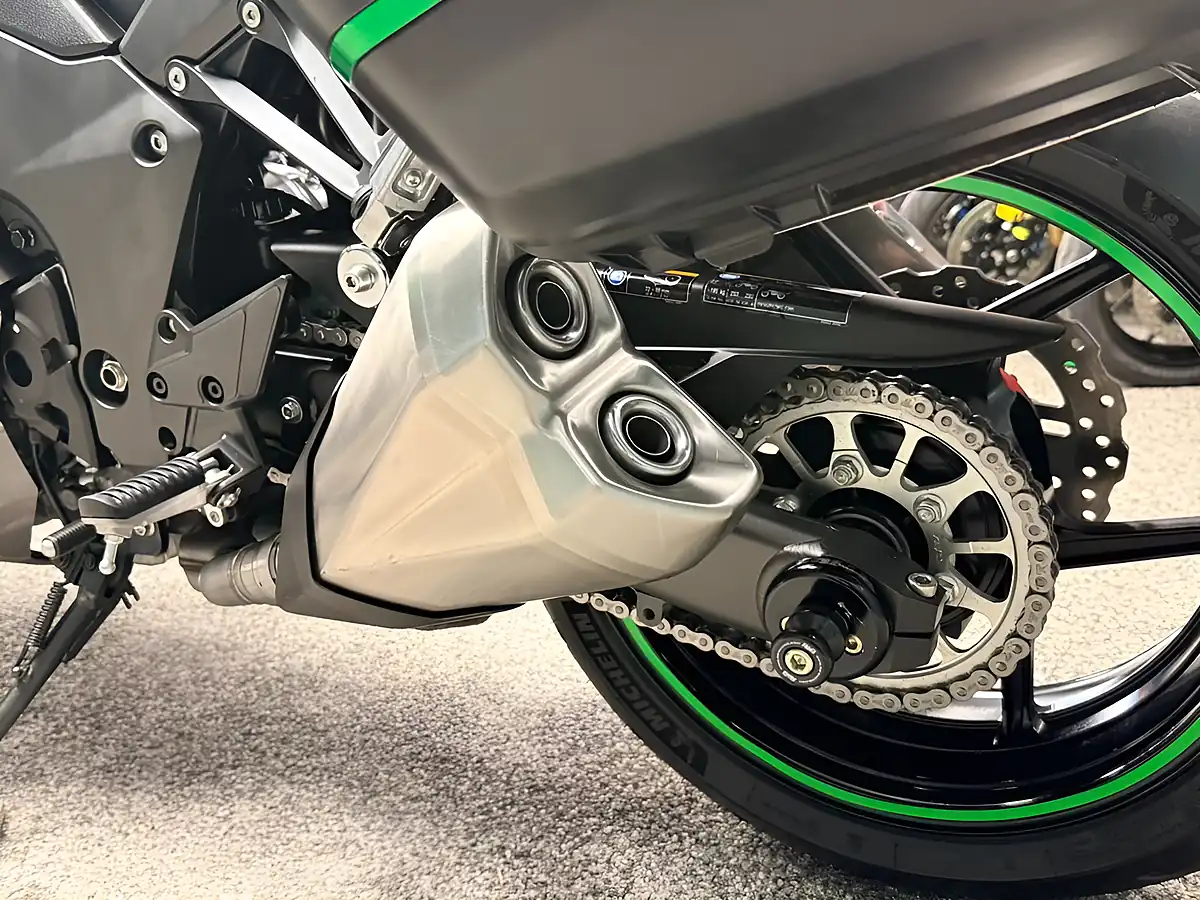 Used 2017 Kawasaki Z1000SX Sports Tourer Green - Interior and Exterior details 16