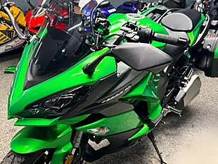 Used 2017 Kawasaki Z1000SX Sports Tourer Green - Interior and Exterior details 18