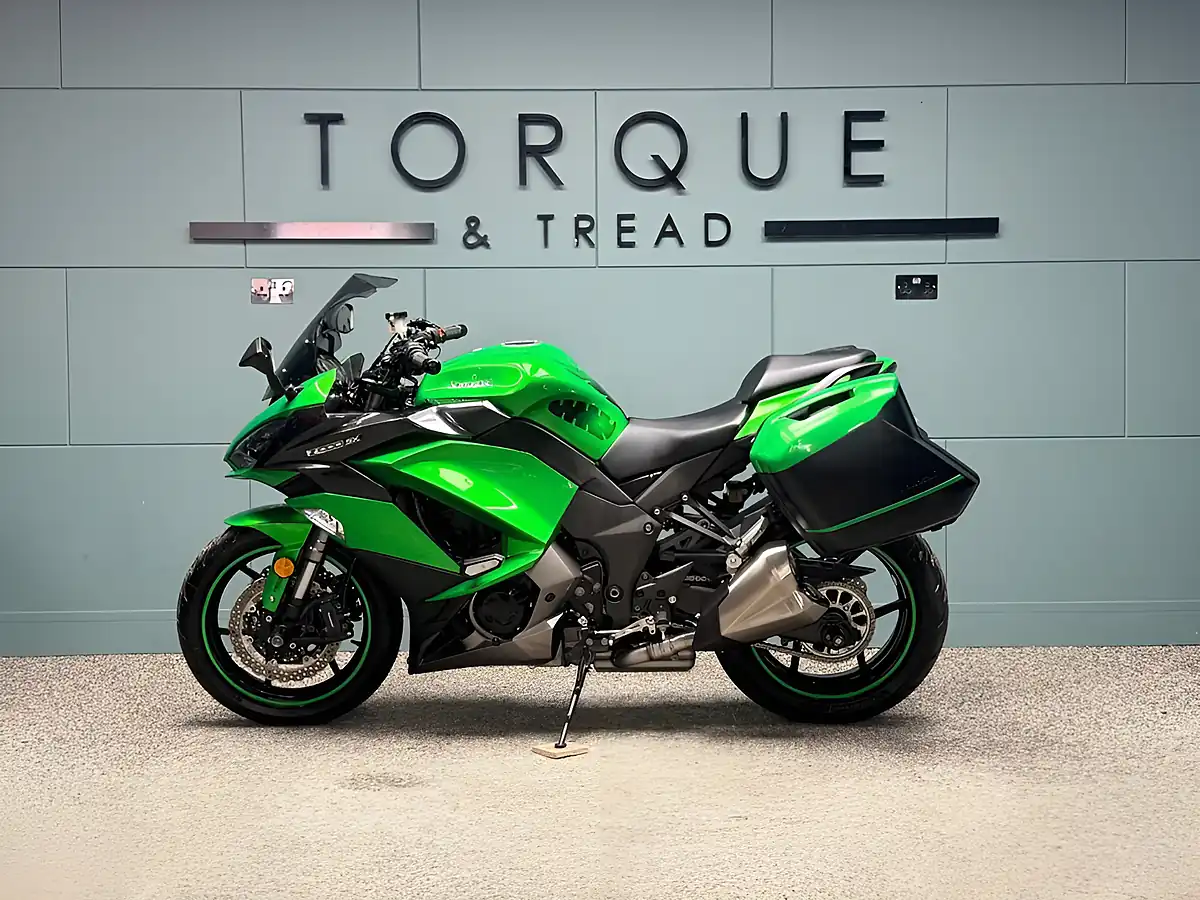 Used 2017 Kawasaki Z1000SX Sports Tourer Green - Interior and Exterior details 8
