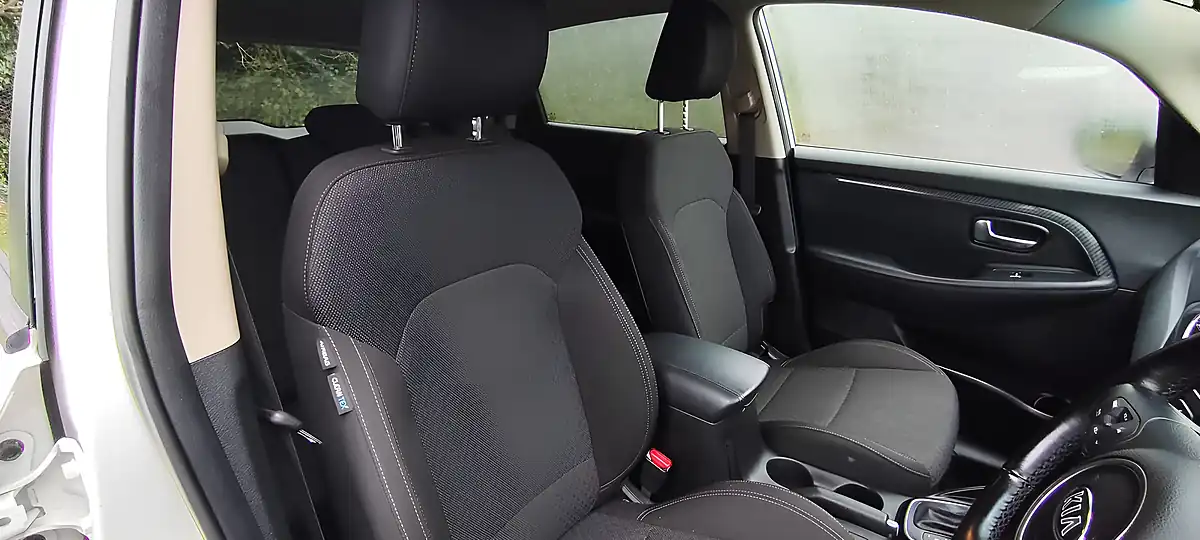 Used 2017 Kia Carens 2 White - Interior and Exterior details 11