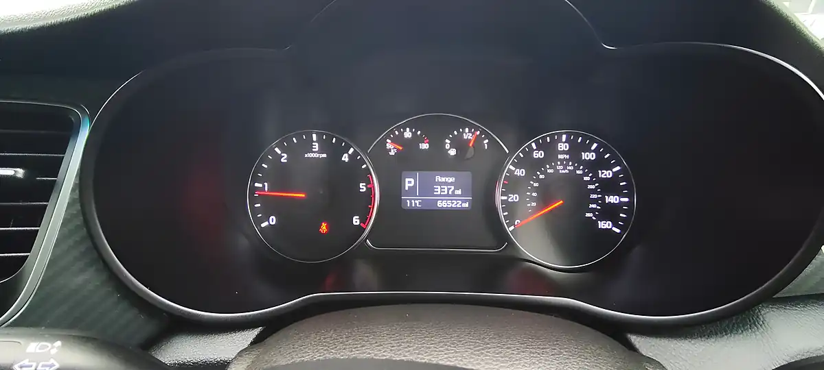Used 2017 Kia Carens 2 White - Interior and Exterior details 15