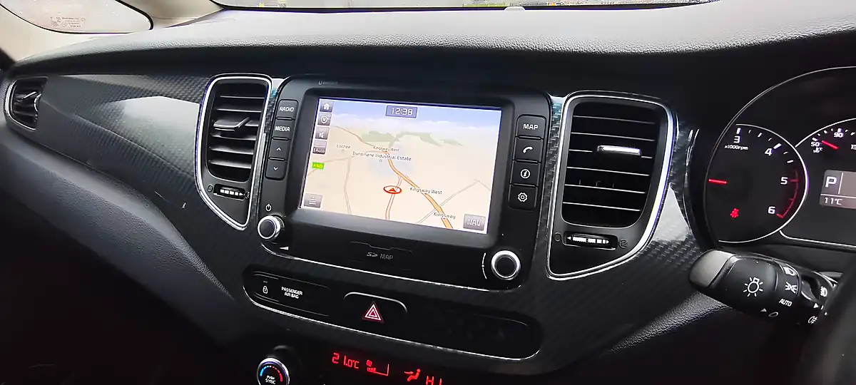 Used 2017 Kia Carens 2 White - Interior and Exterior details 16