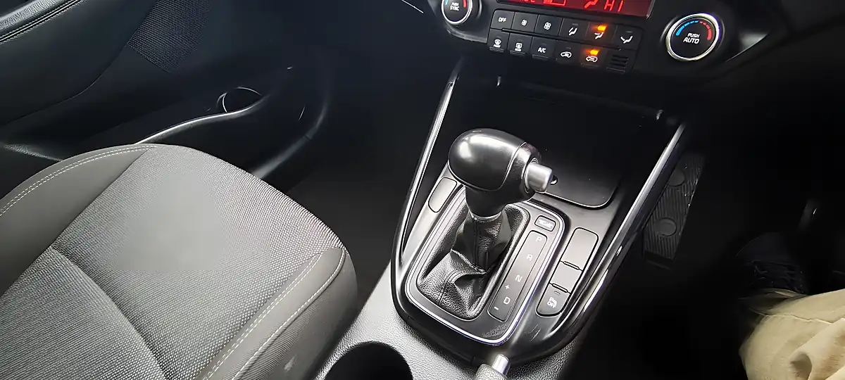Used 2017 Kia Carens 2 White - Interior and Exterior details 18