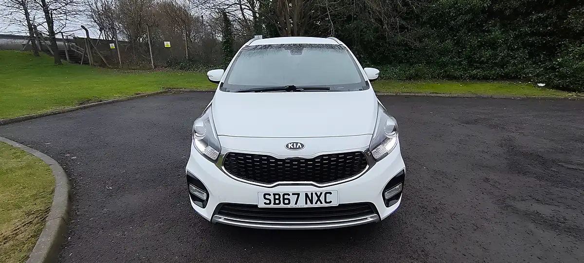 Used 2017 Kia Carens 2 White - Interior and Exterior details 8