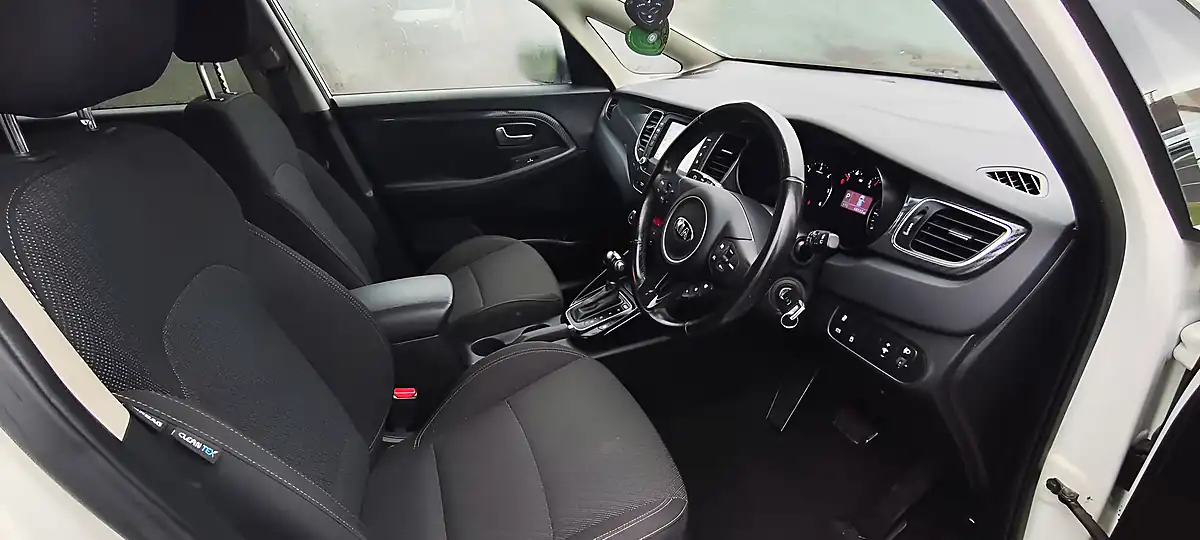 Used 2017 Kia Carens 2 White - Interior and Exterior details 9