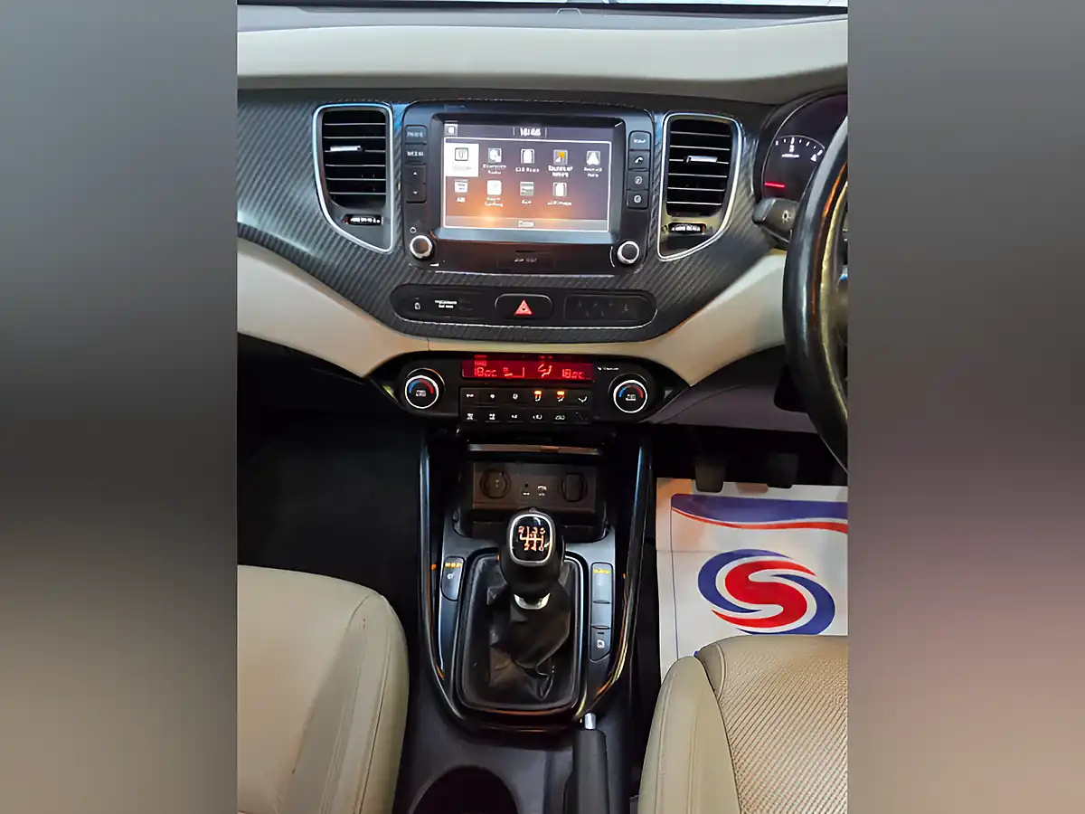 Used 2017 Kia Carens 3 Blue - Interior and Exterior details 11