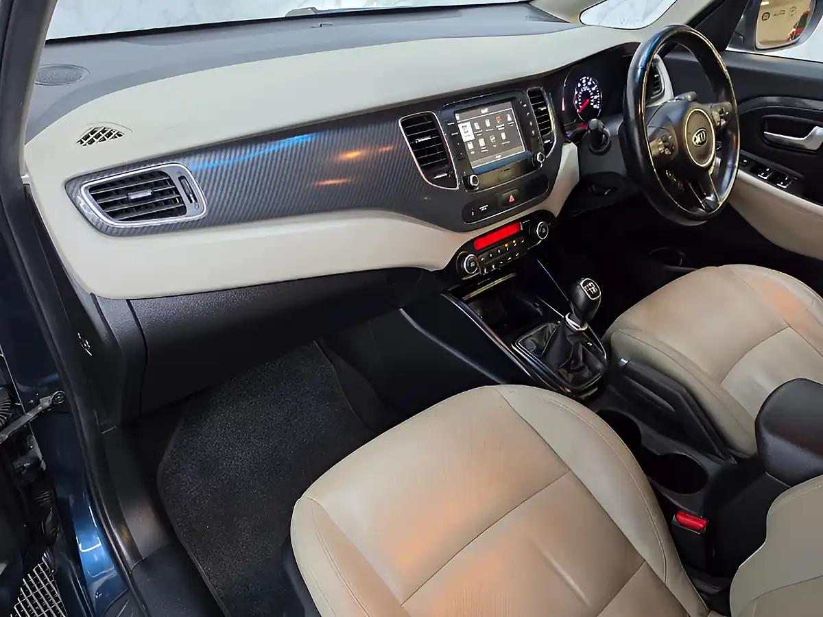 Used 2017 Kia Carens 3 Blue - Interior and Exterior details 12