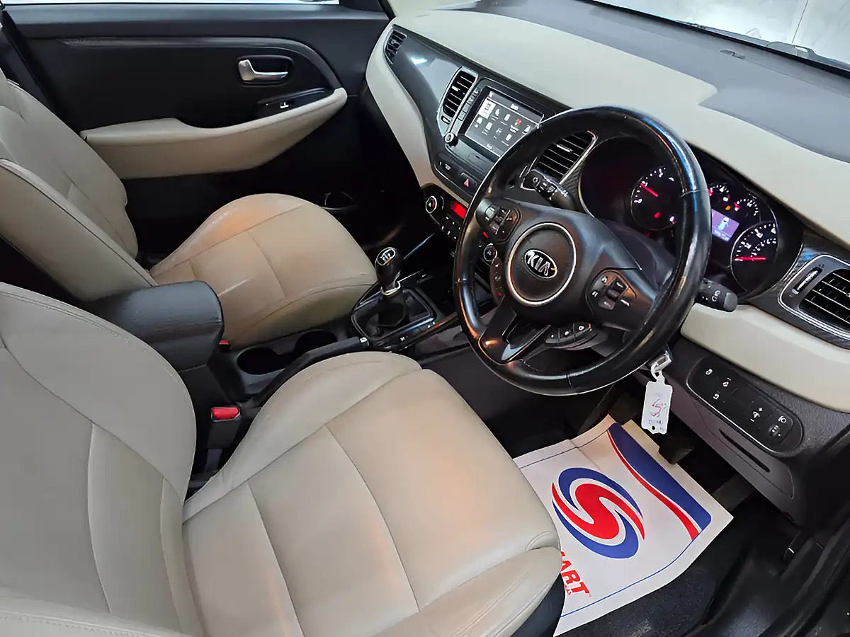 Used 2017 Kia Carens 3 Blue - Interior and Exterior details 13