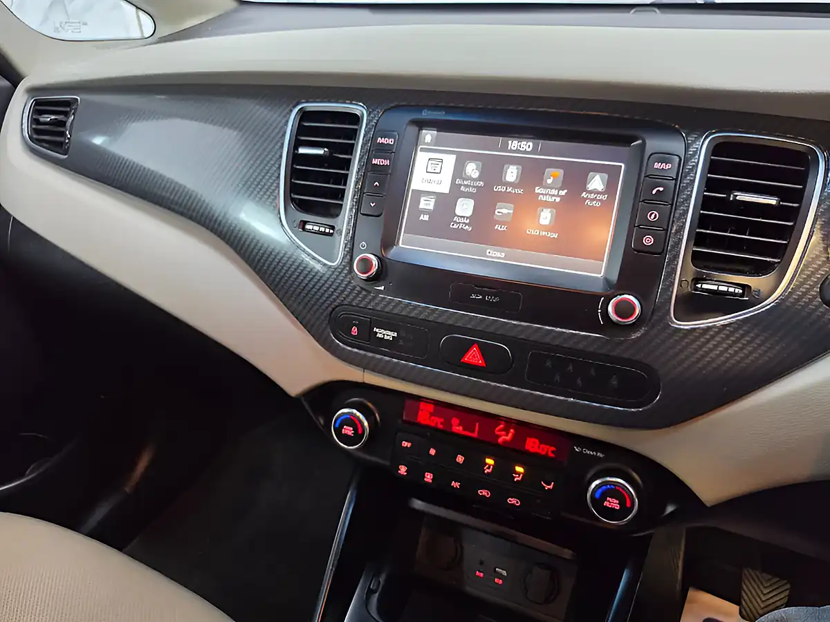 Used 2017 Kia Carens 3 Blue - Interior and Exterior details 14
