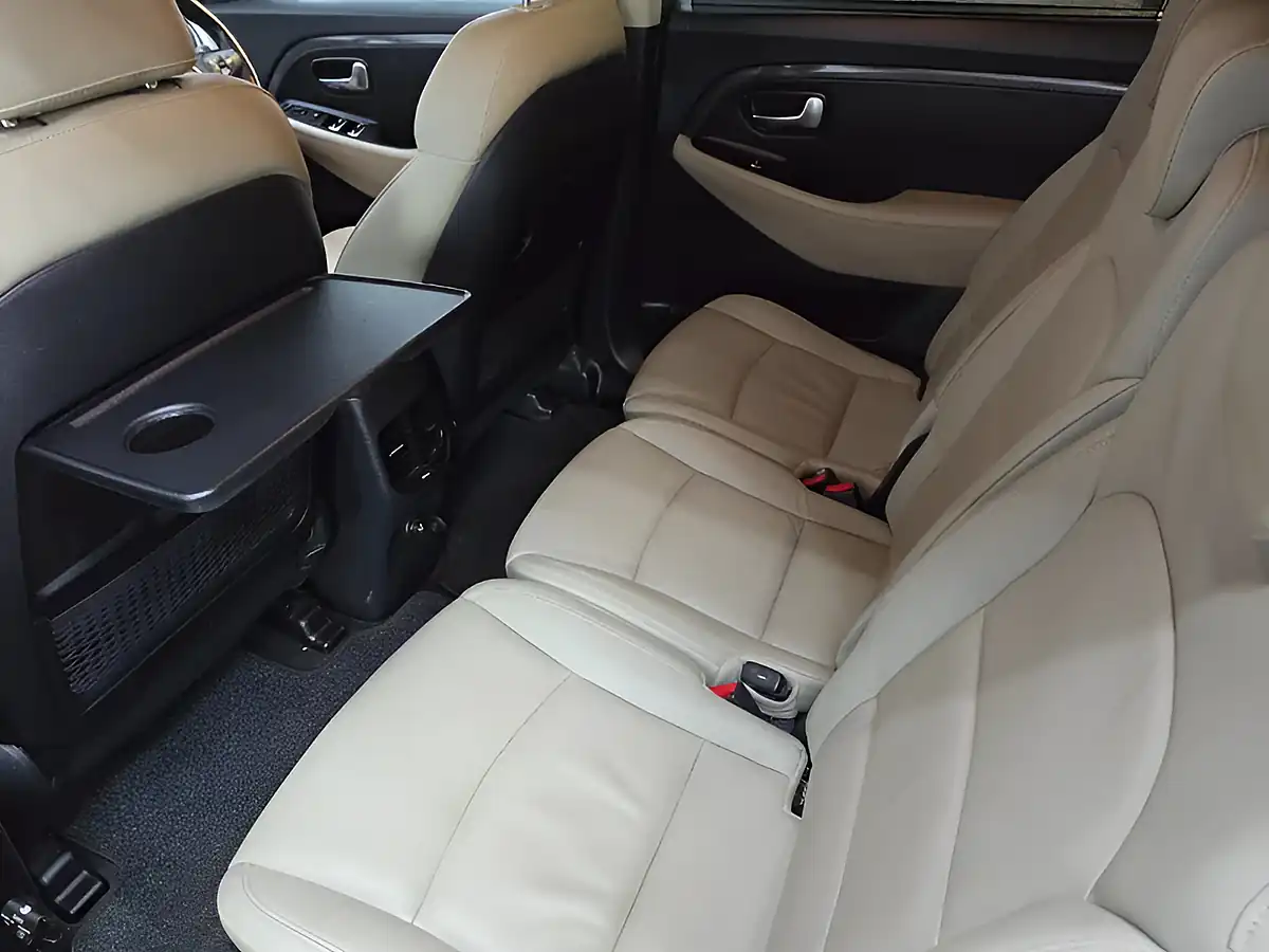 Used 2017 Kia Carens 3 Blue - Interior and Exterior details 15