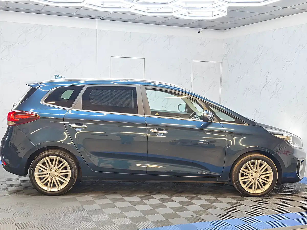 Used 2017 Kia Carens 3 Blue - Interior and Exterior details 8