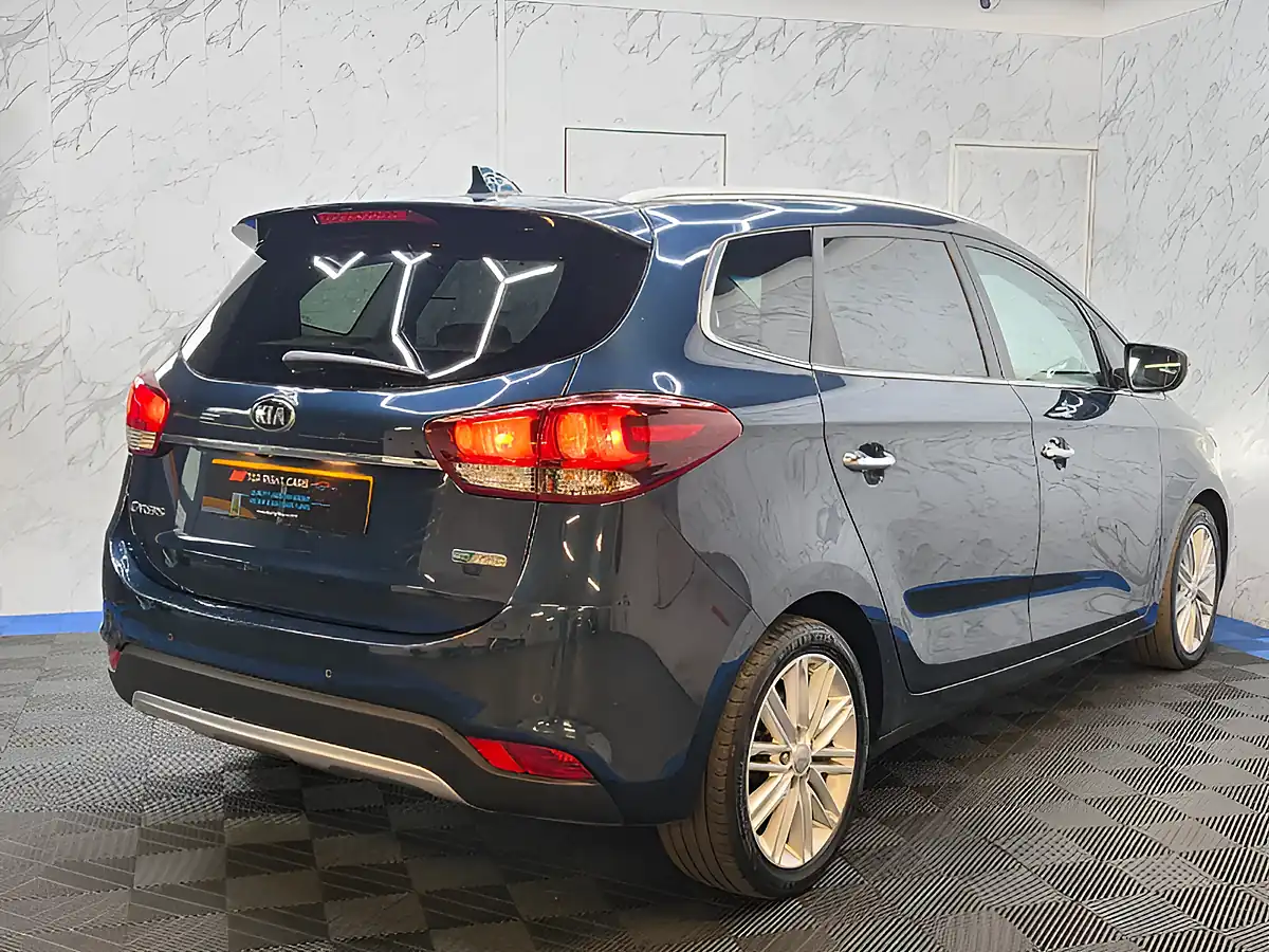 Used 2017 Kia Carens 3 Blue - Interior and Exterior details 9