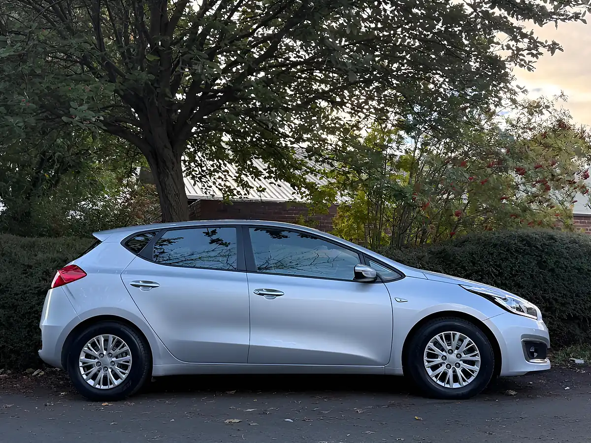 Used 2017 Kia Ceed 1 Silver Frost - Interior and Exterior details 4