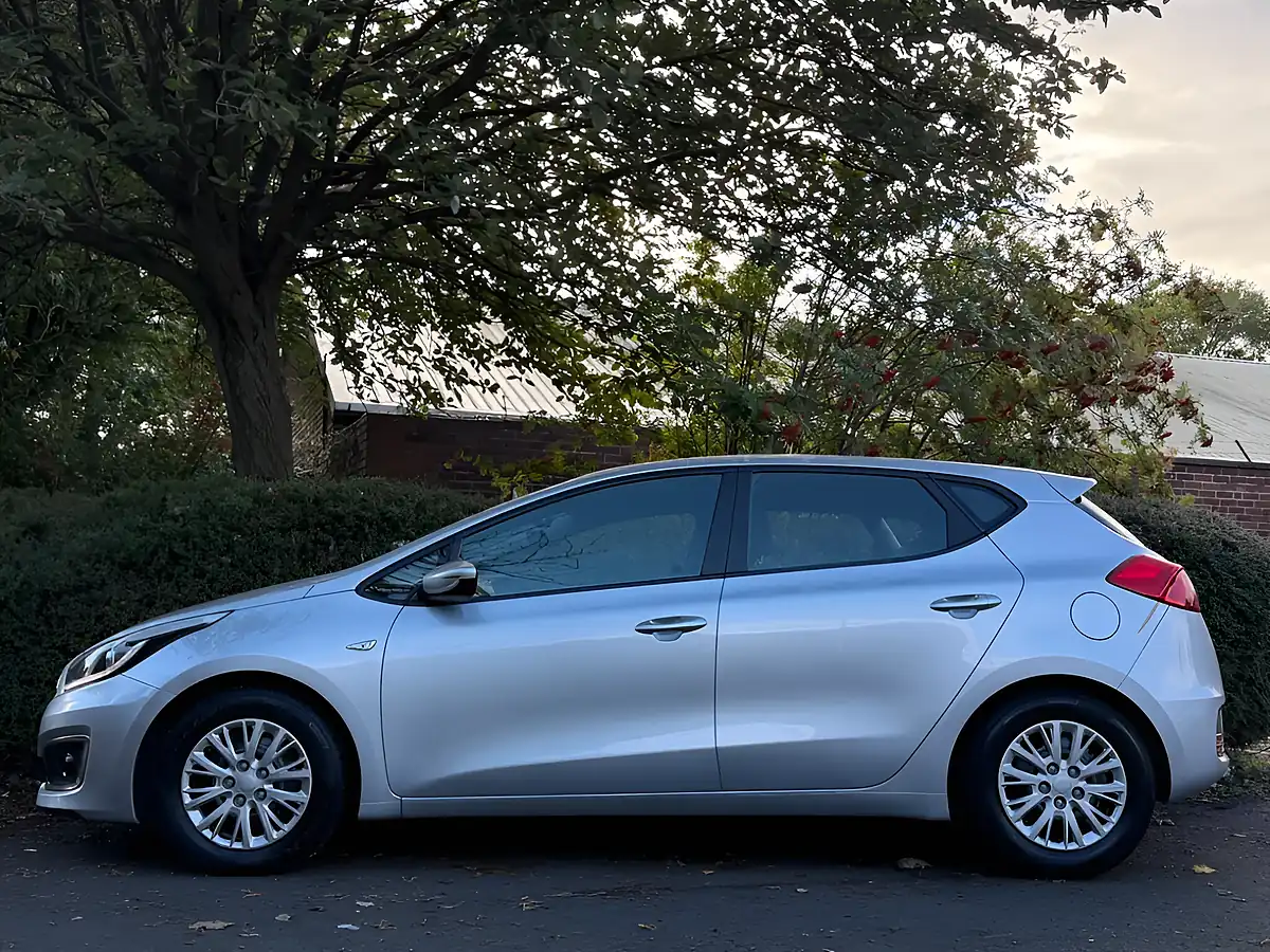 Used 2017 Kia Ceed 1 Silver Frost - Interior and Exterior details 7