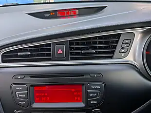 Used 2017 Kia Ceed 1 Sportswagon White - Interior and Exterior details 11