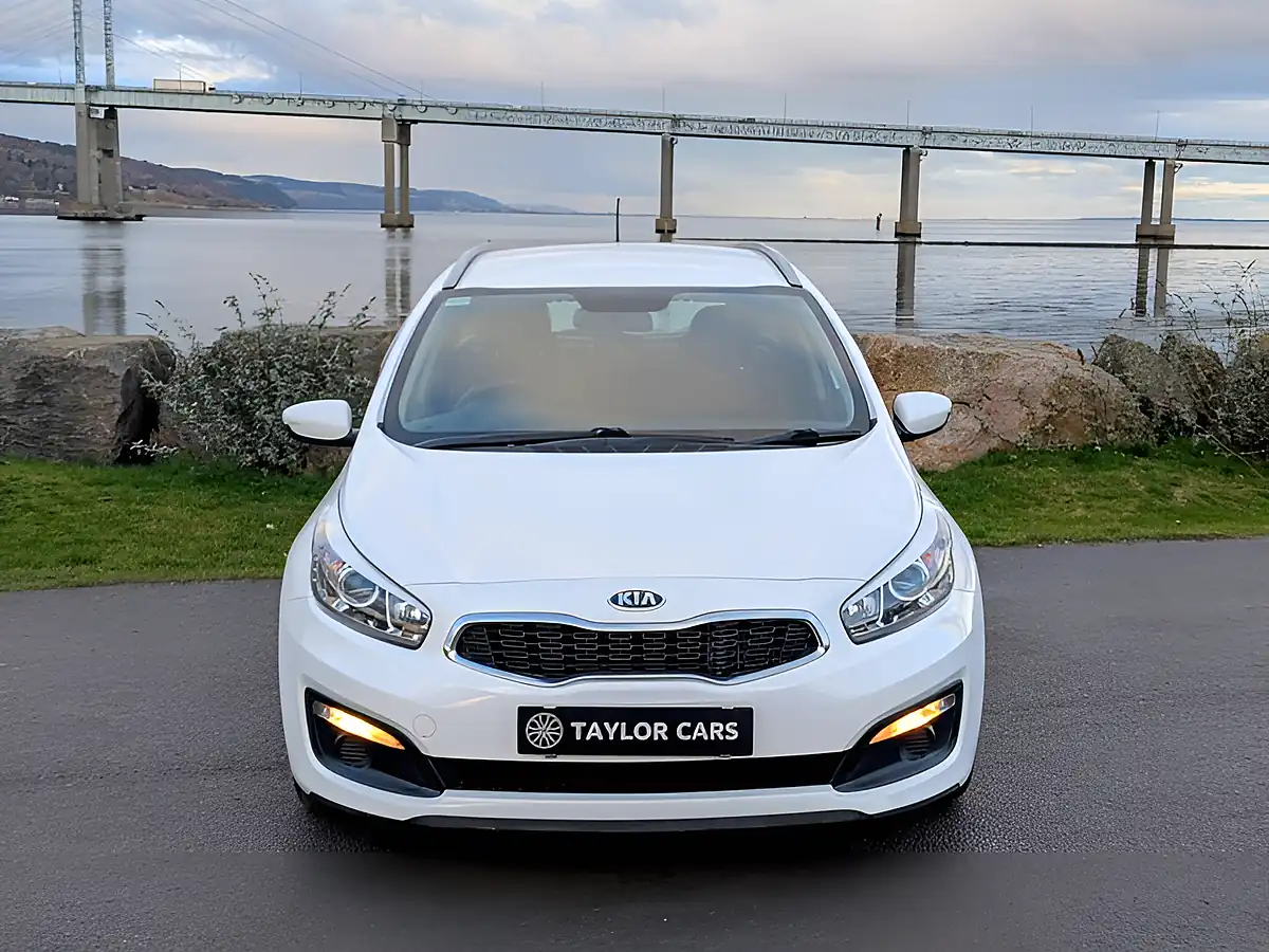 Used 2017 Kia Ceed 1 Sportswagon White - Interior and Exterior details 2