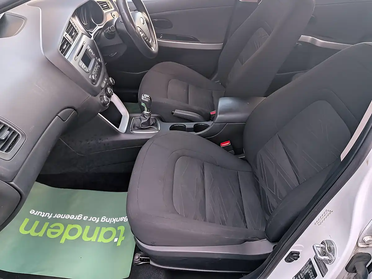 Used 2017 Kia Ceed 1 Sportswagon White - Interior and Exterior details 20