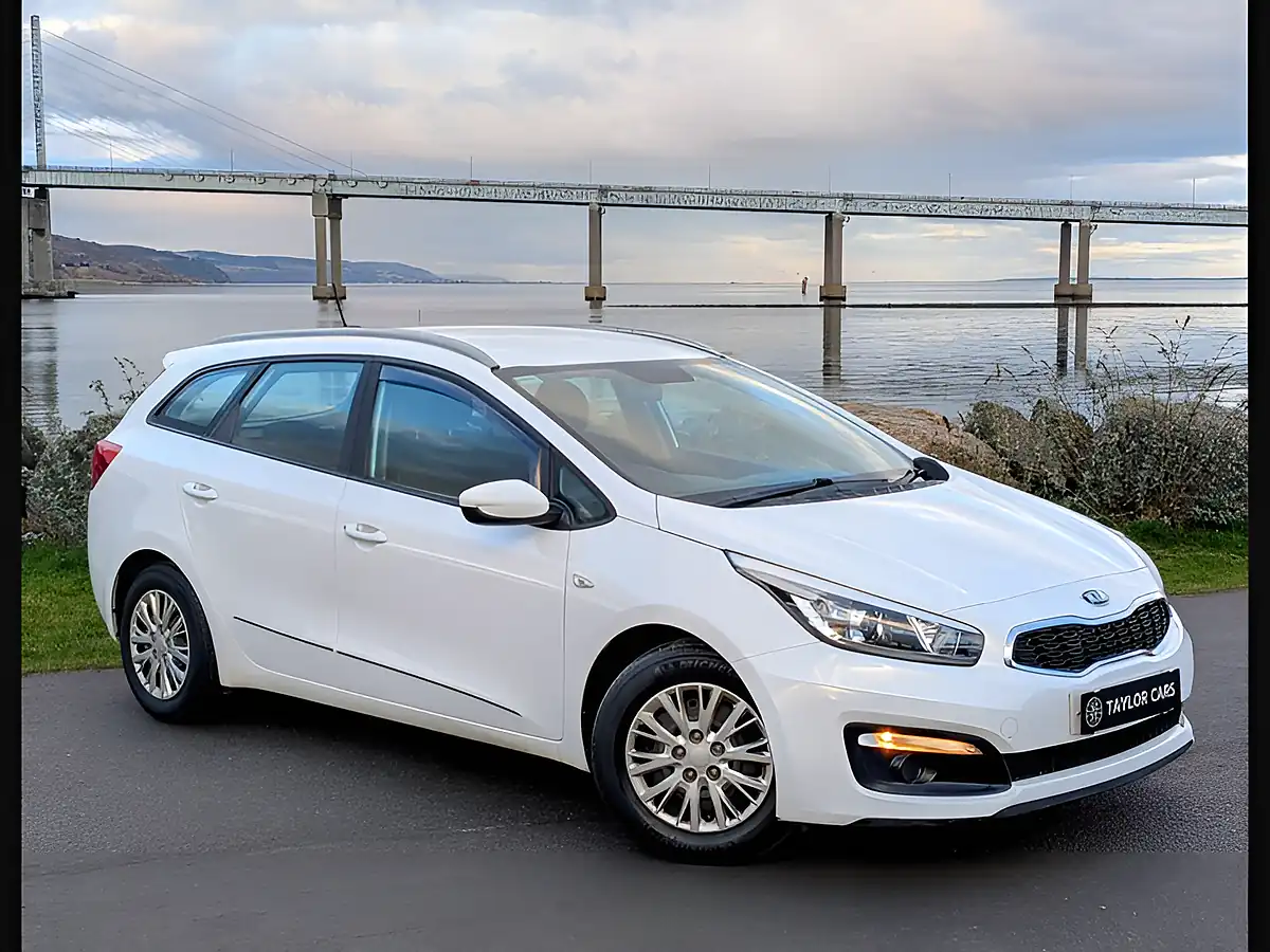 Used 2017 Kia Ceed 1 Sportswagon White - Interior and Exterior details 3