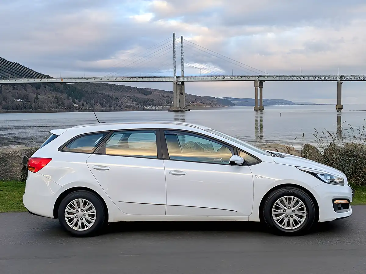 Used 2017 Kia Ceed 1 Sportswagon White - Interior and Exterior details 4