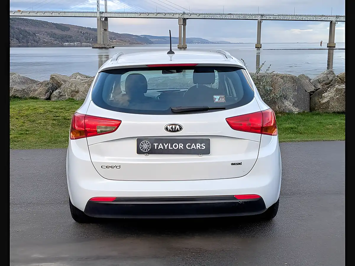Used 2017 Kia Ceed 1 Sportswagon White - Interior and Exterior details 6