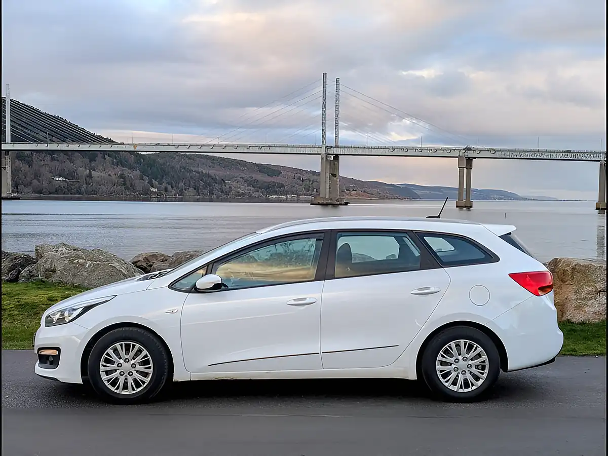 Used 2017 Kia Ceed 1 Sportswagon White - Interior and Exterior details 8