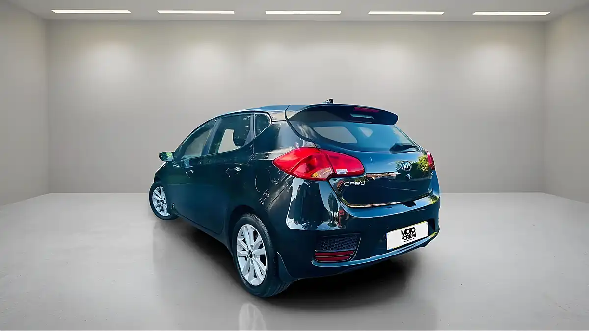 Used 2017 Kia Ceed 2 Black - Interior and Exterior details 12