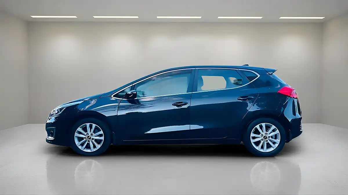 Used 2017 Kia Ceed 2 Black - Interior and Exterior details 4