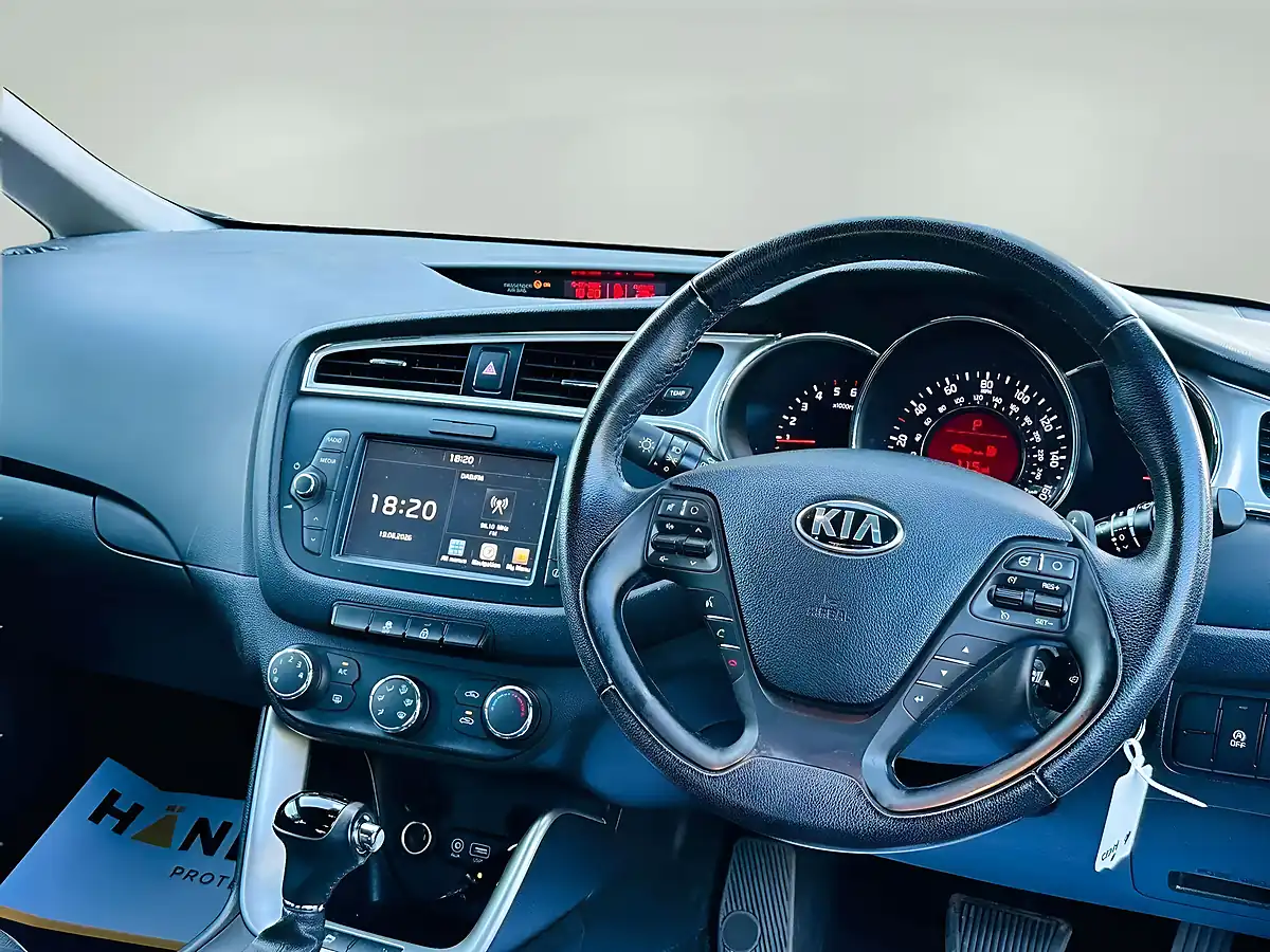 Used 2017 Kia Ceed 2 Black - Interior and Exterior details 8