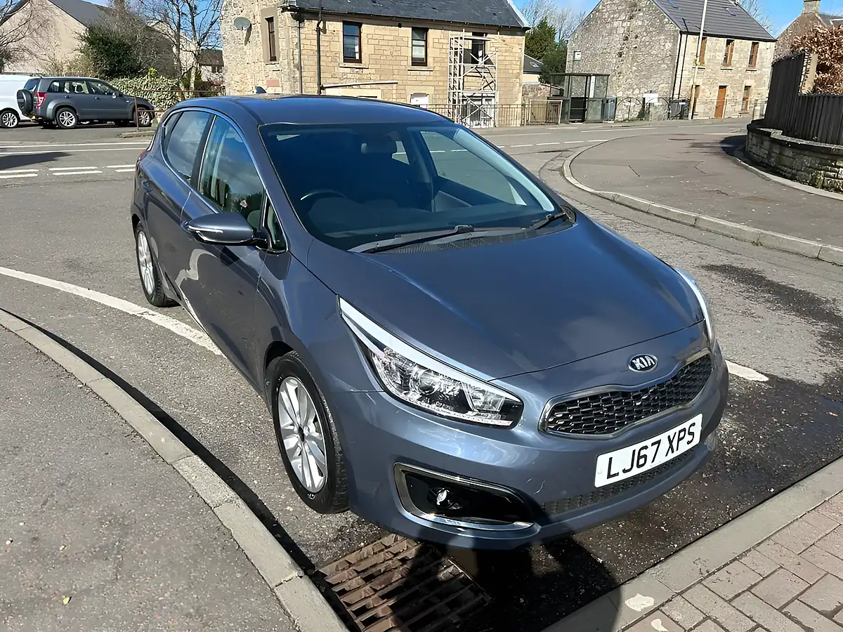 Used 2017 Kia Ceed 2 Blue - Interior and Exterior details 4