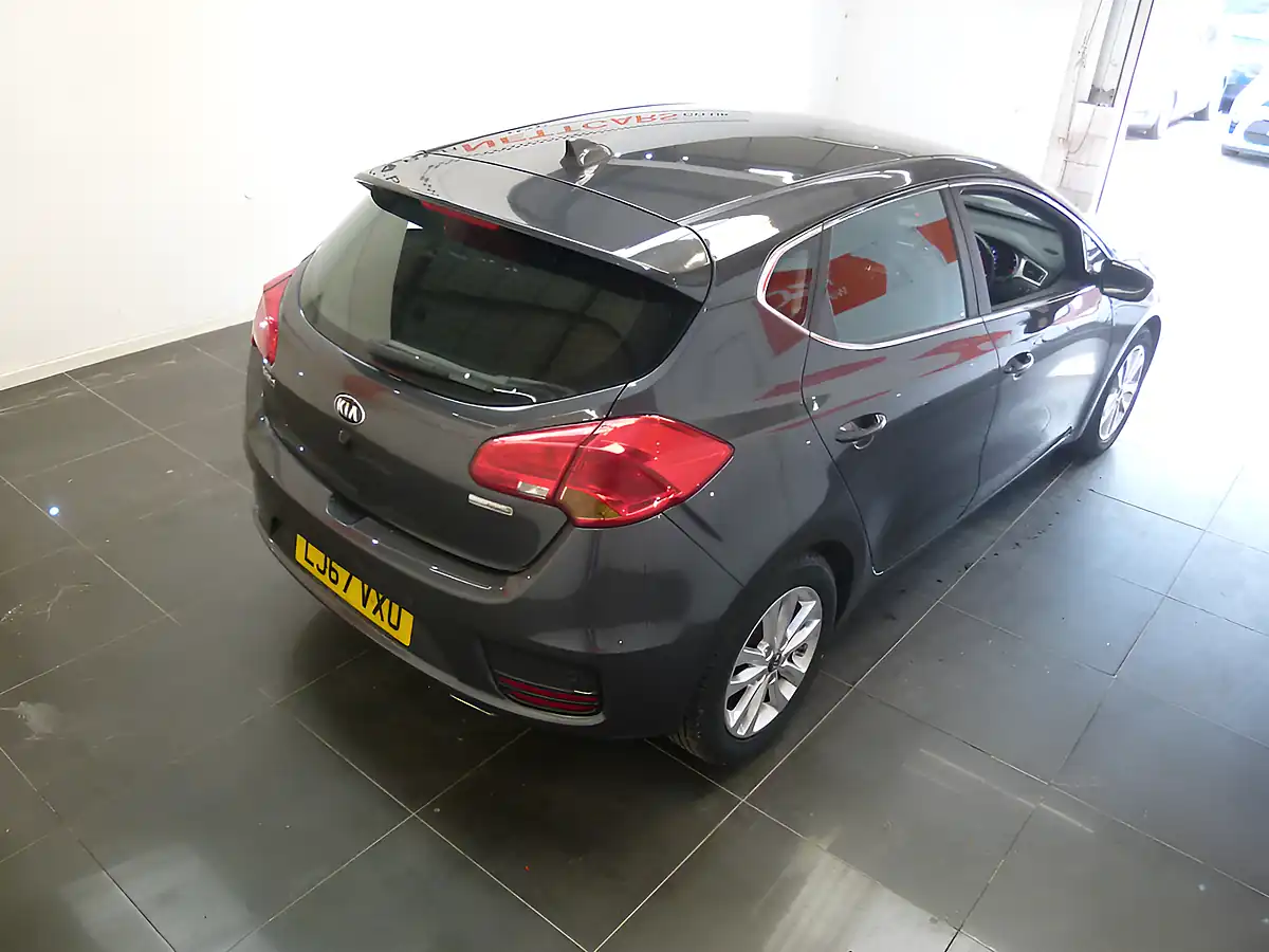 Used 2017 Kia Ceed 2 Isg Auto Silver - Interior and Exterior details 20